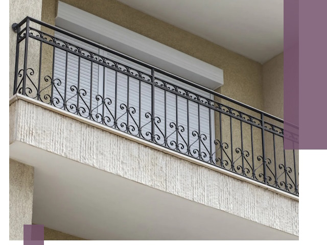 Балконные ограждения из металла и стекла в Ленинске-Кузнецком для домов