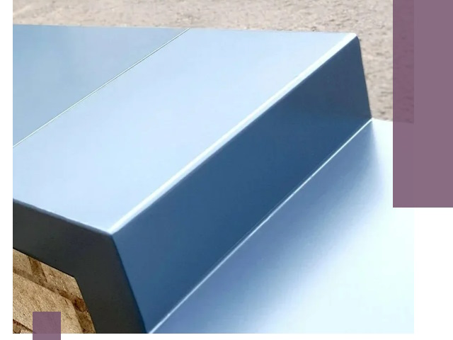 Крышки на парапет в Ленинске-Кузнецком: изготовление и монтаж под ключ